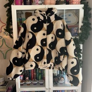 URBAN OUTFITTERS YIN YANG SHERPA JACKET SIZE M